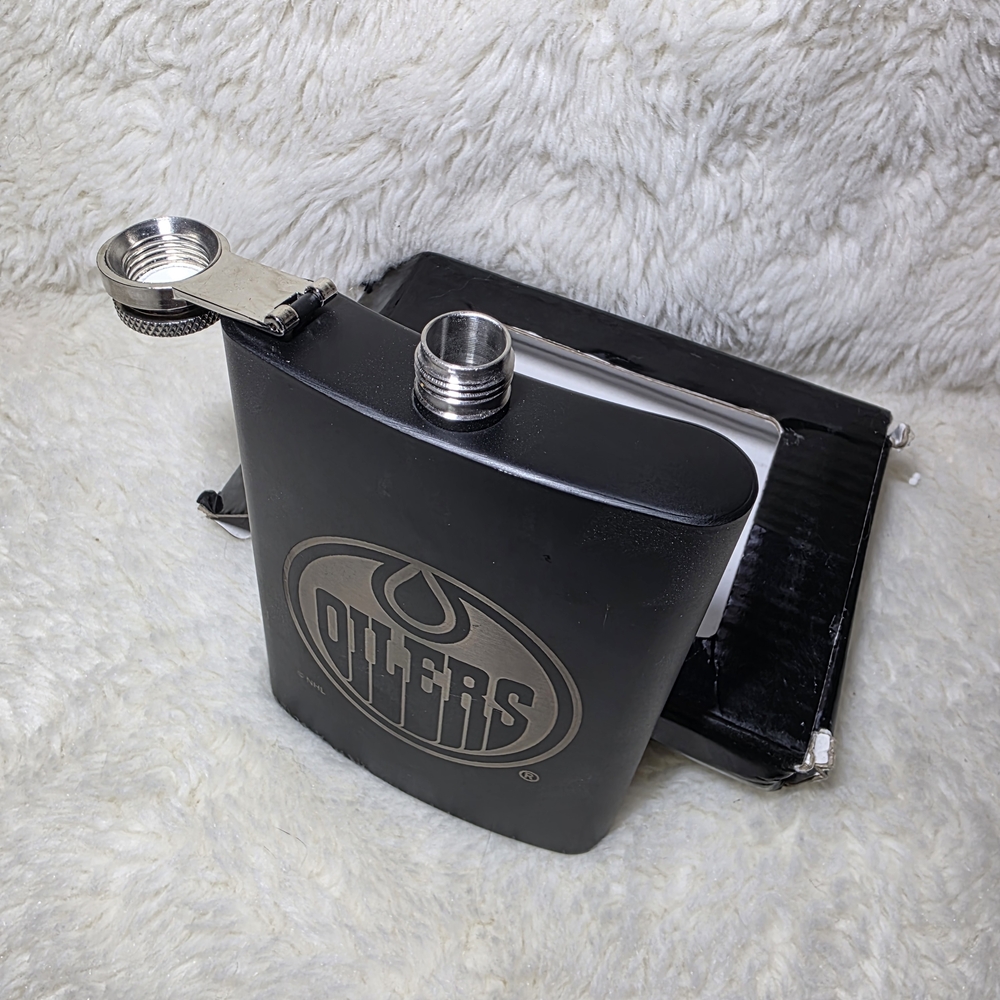 NIB Edmonton Oilers Matte Black Laser Etched Stainless Steel Hip Flask Fan Gift - Picture 4 of 5
